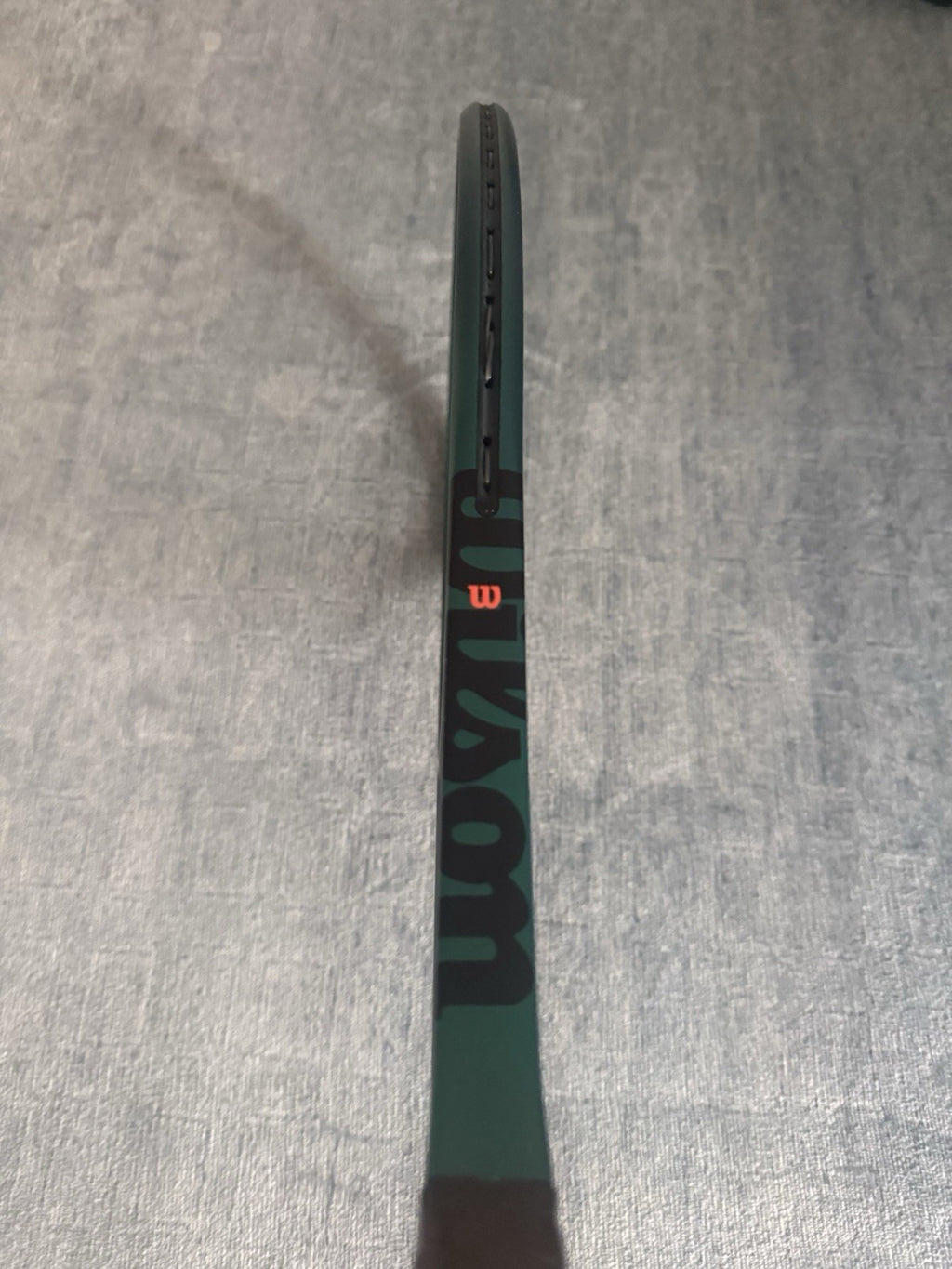 Wilson Blade 98 V9 305g 98sq in Grip 3 Tennis Racket