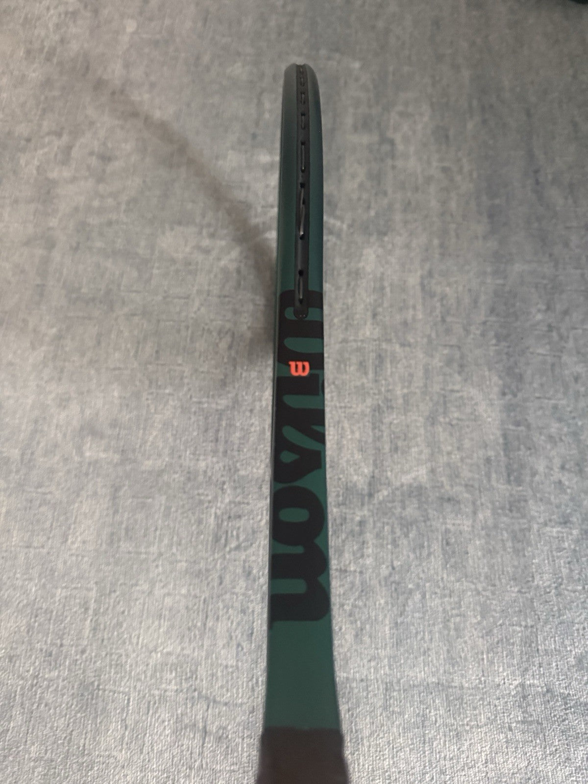 Wilson Blade 98 V9 305g 98sq in Grip 3 Tennis Racket