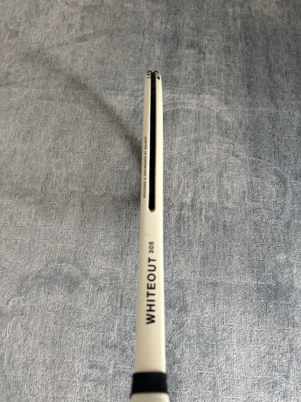 Solinco Whiteout 305 305g 98sq in Grip 3 Tennis Racket